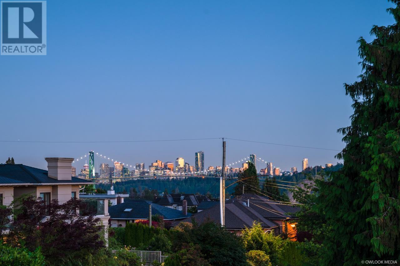 1208 Haywood Avenue, West Vancouver, British Columbia  V7T 1V1 - Photo 3 - R2996800