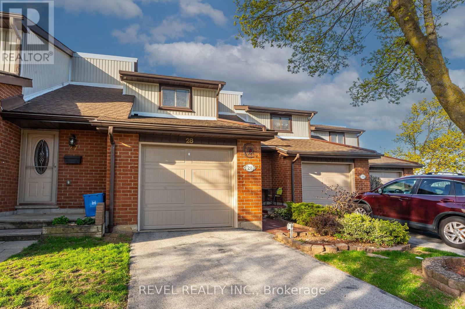 28 - 25 REDBURY STREET, Hamilton, Ontario