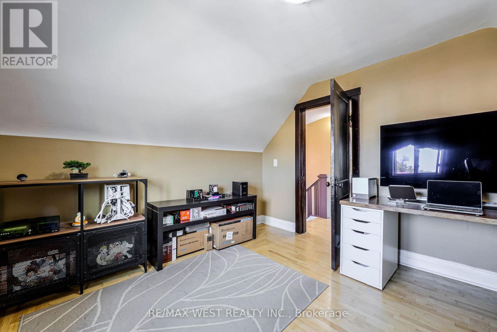92 Barnsdale Avenue N, Hamilton (Stripley), Ontario  L8L 6S5 - Photo 18 - X12118660