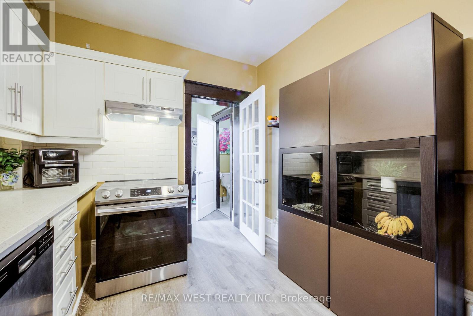 92 Barnsdale Avenue N, Hamilton (Stripley), Ontario  L8L 6S5 - Photo 8 - X12118660