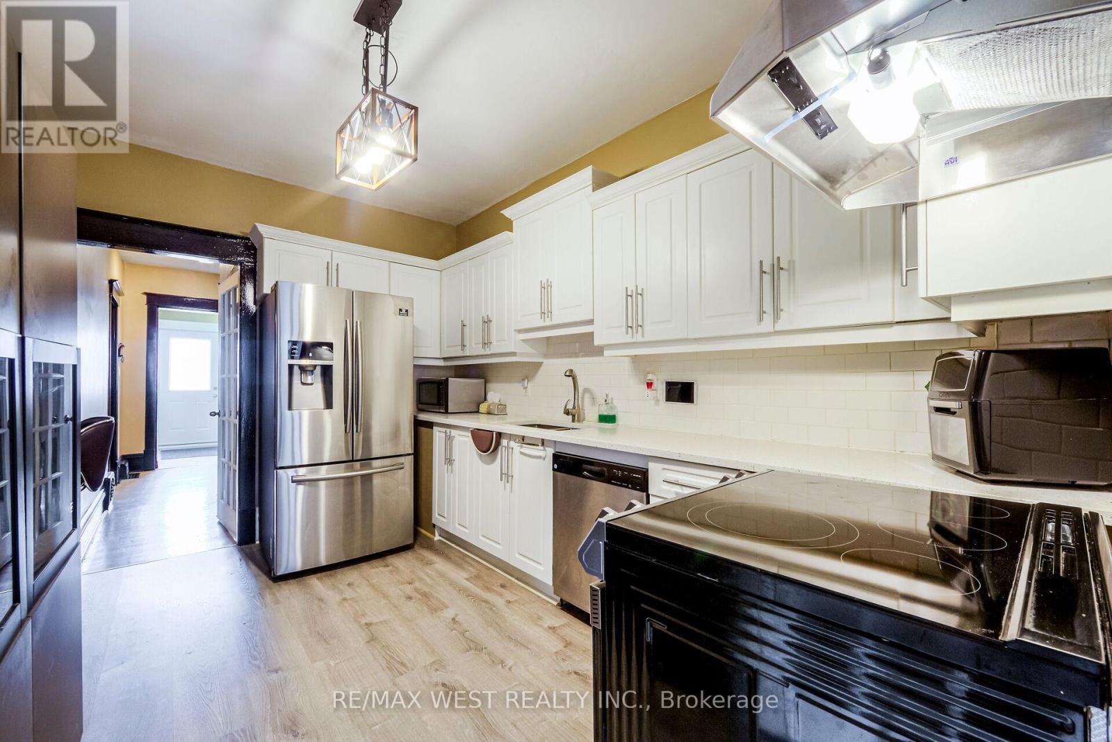 92 Barnsdale Avenue N, Hamilton (Stripley), Ontario  L8L 6S5 - Photo 9 - X12118660
