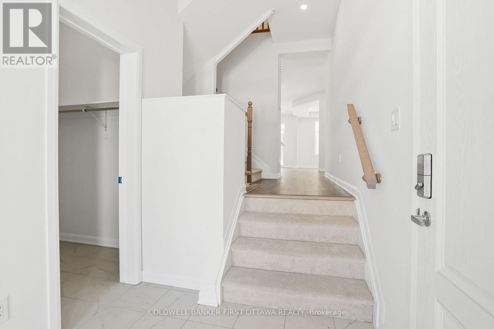 319 Cloyne Crescent, Ottawa, Ontario  K2J 6W4 - Photo 4 - X12118698