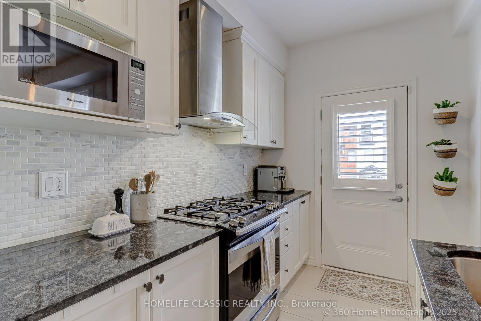 50 Boadway Crescent, Whitchurch-Stouffville, Ontario  L4A 1Y3 - Photo 4 - N12118694