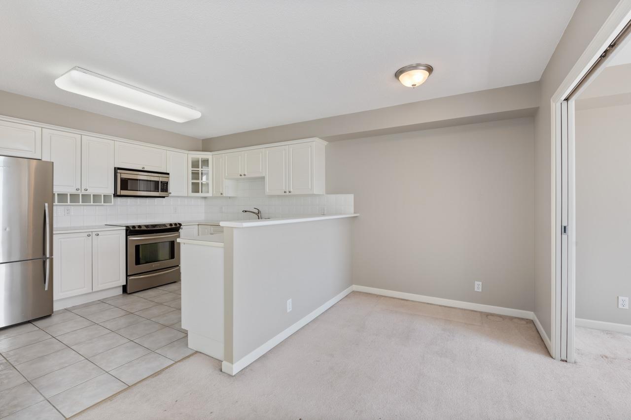 702 15466 North Bluff Road, White Rock, British Columbia  V4B 3G1 - Photo 8 - R2996599