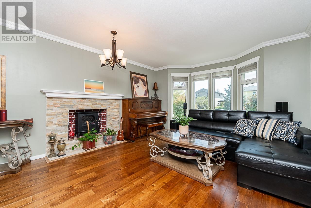 19519 115a Avenue, Pitt Meadows, British Columbia  V3Y 1R5 - Photo 2 - R2993060