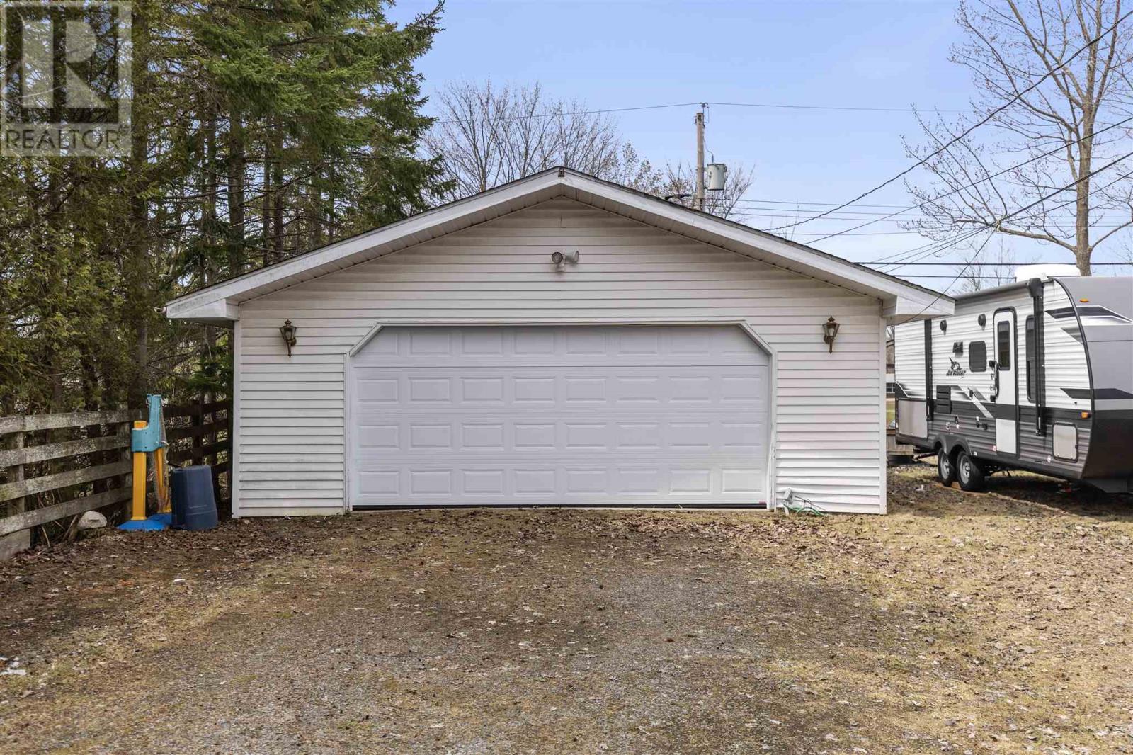 211 Reid St, Sault Ste. Marie, Ontario  P6B 4T8 - Photo 3 - SM250895