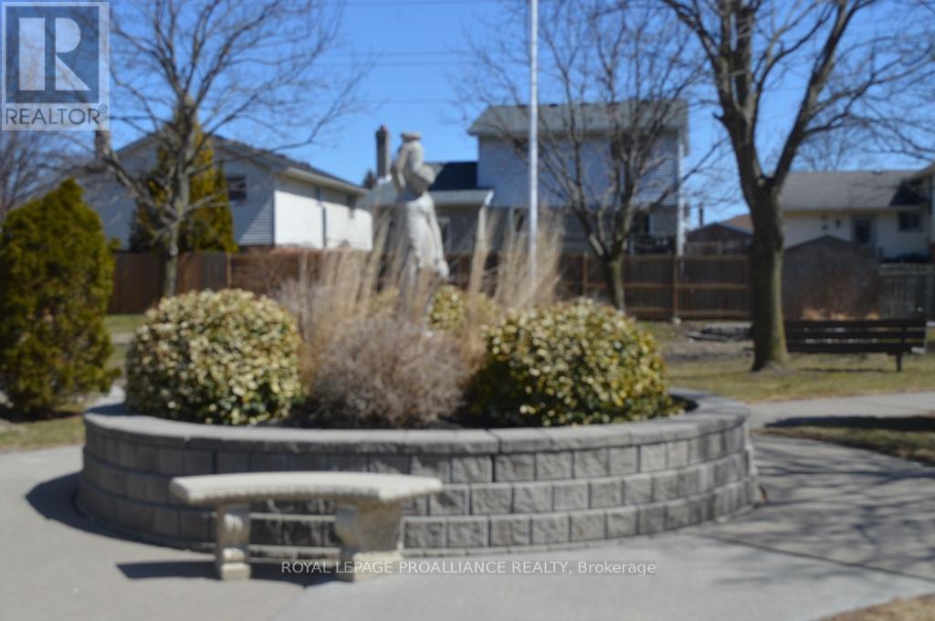 205 - 56 Tripp Boulevard, Quinte West, Ontario  K8V 5V1 - Photo 4 - X12118769