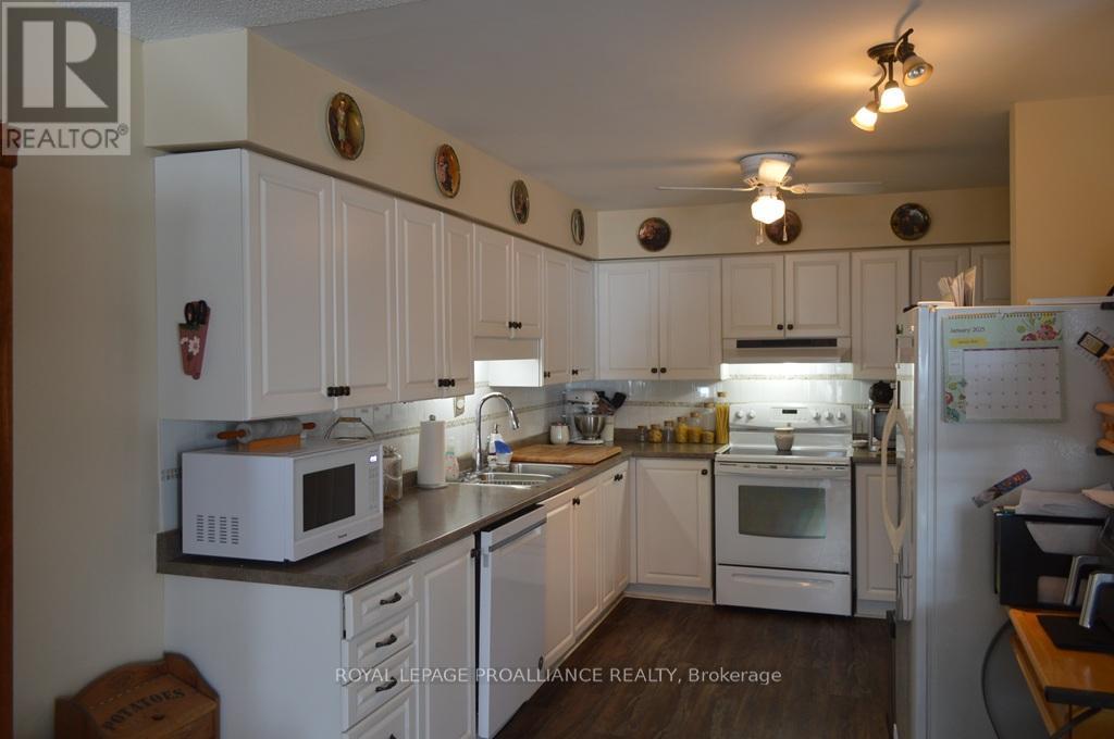 205 - 56 Tripp Boulevard, Quinte West, Ontario  K8V 5V1 - Photo 8 - X12118769