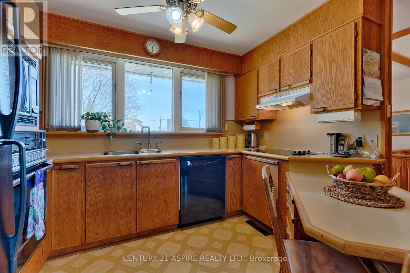 28 Gould Street, Whitewater Region, Ontario  K0J 1K0 - Photo 11 - X12118763