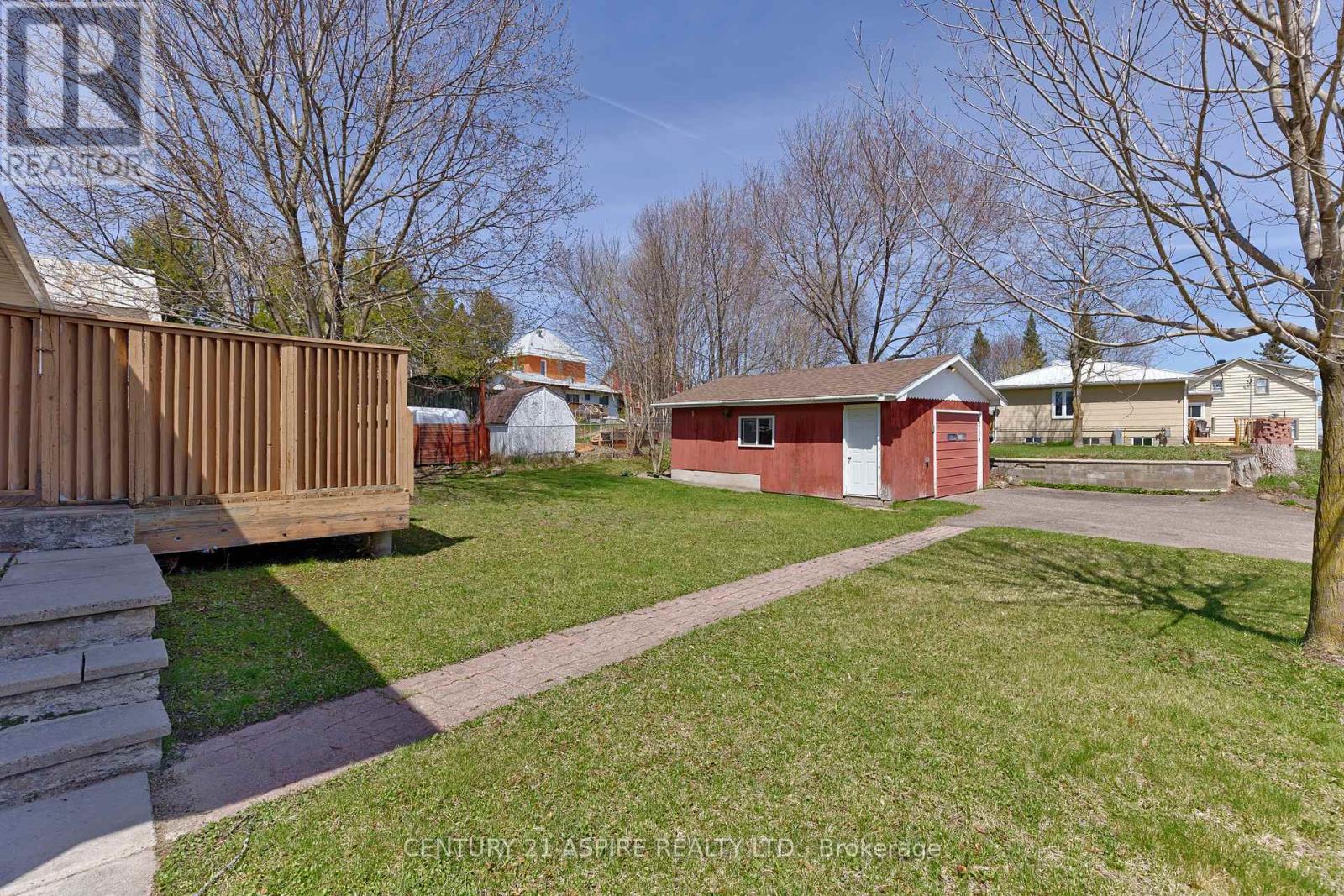 28 Gould Street, Whitewater Region, Ontario  K0J 1K0 - Photo 32 - X12118763