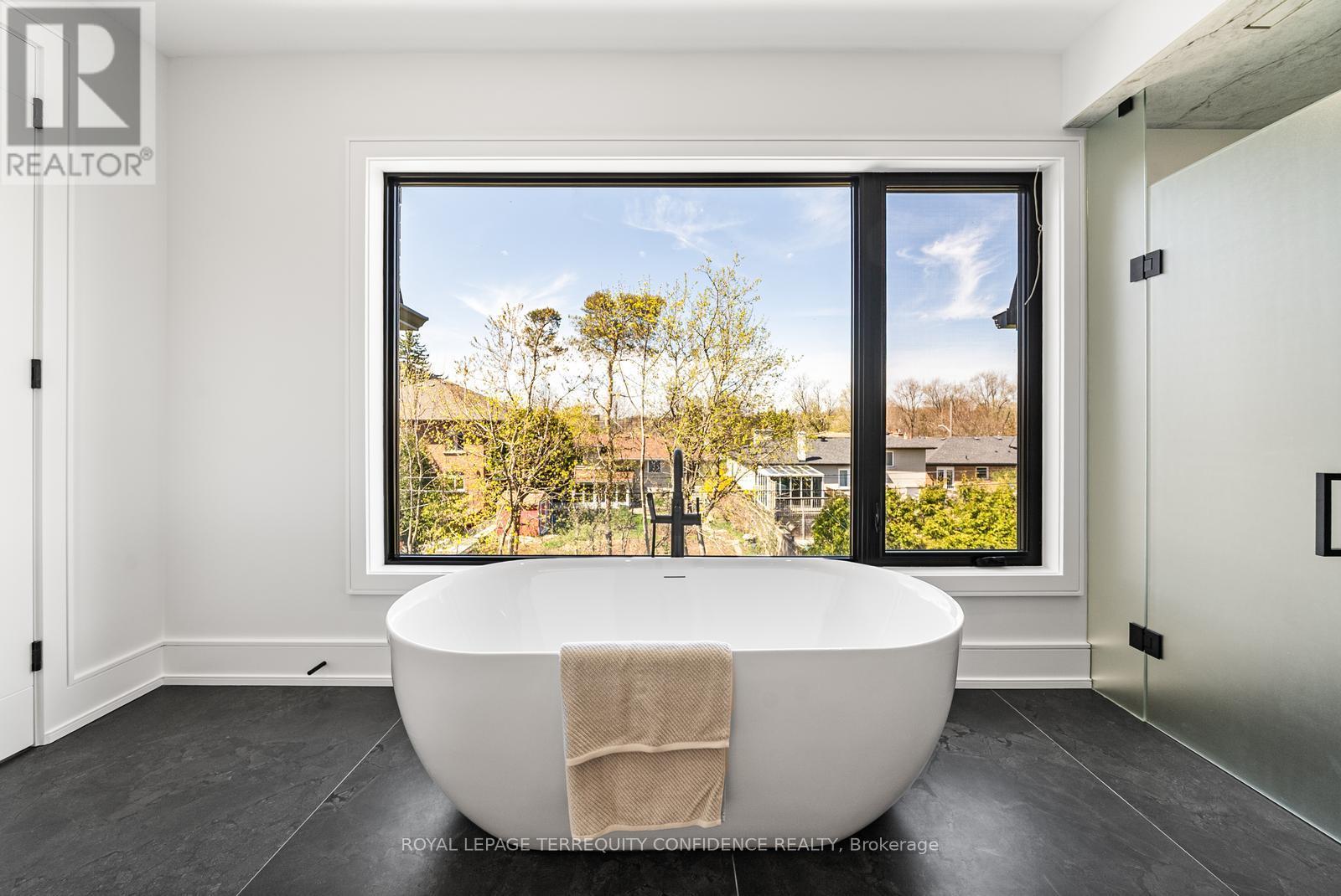 126 Santa Barbara Road, Toronto, Ontario  M2N 2C5 - Photo 24 - C12118713