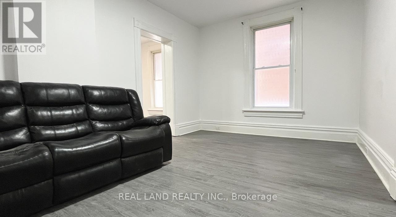 Unit 5 - 31 King Street E, Oshawa, Ontario  L1H 1B2 - Photo 3 - E12118513