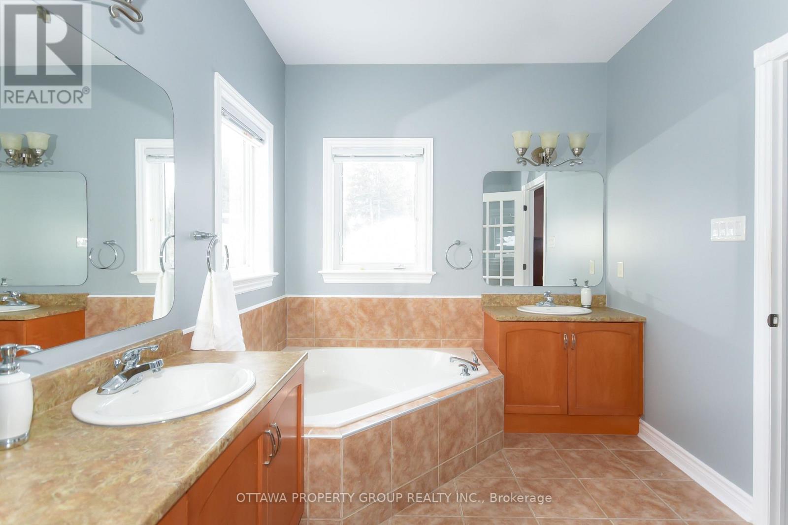 36 De La Rive Drive, Russell, Ontario  K0A 1W0 - Photo 24 - X11984239