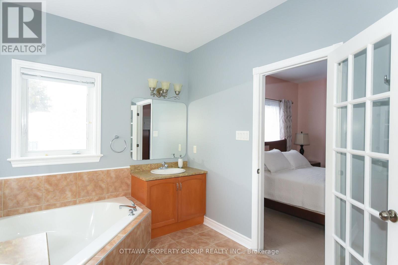 36 De La Rive Drive, Russell, Ontario  K0A 1W0 - Photo 25 - X11984239