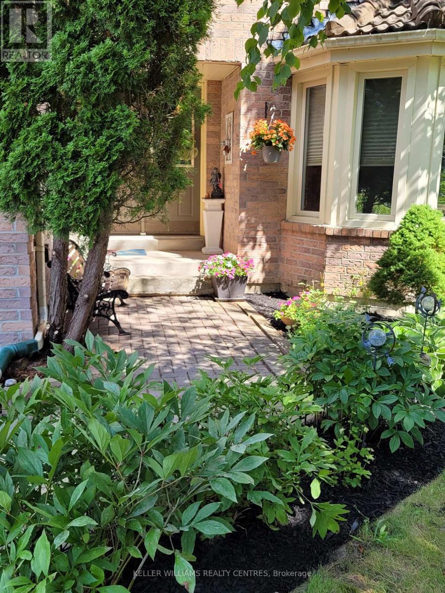74 Windham Trail, Aurora, Ontario  L4G 5L5 - Photo 3 - N12118703