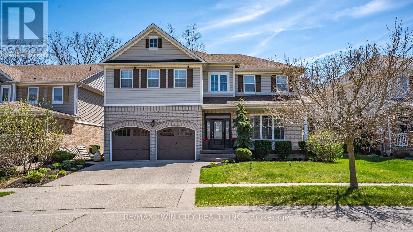 Property at 35 HUNTER WAY image 2