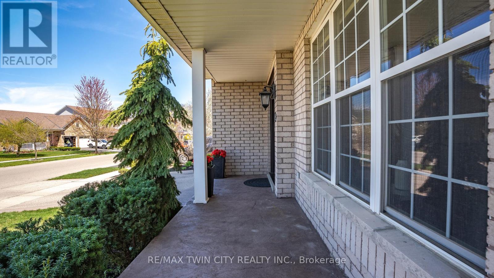35 Hunter Way, Brantford, Ontario  N3T 6S3 - Photo 5 - X12118710
