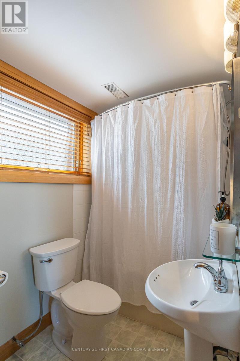 24 Gatineau Crescent, London South, Ontario  N6K 2Z7 - Photo 27 - X12118714