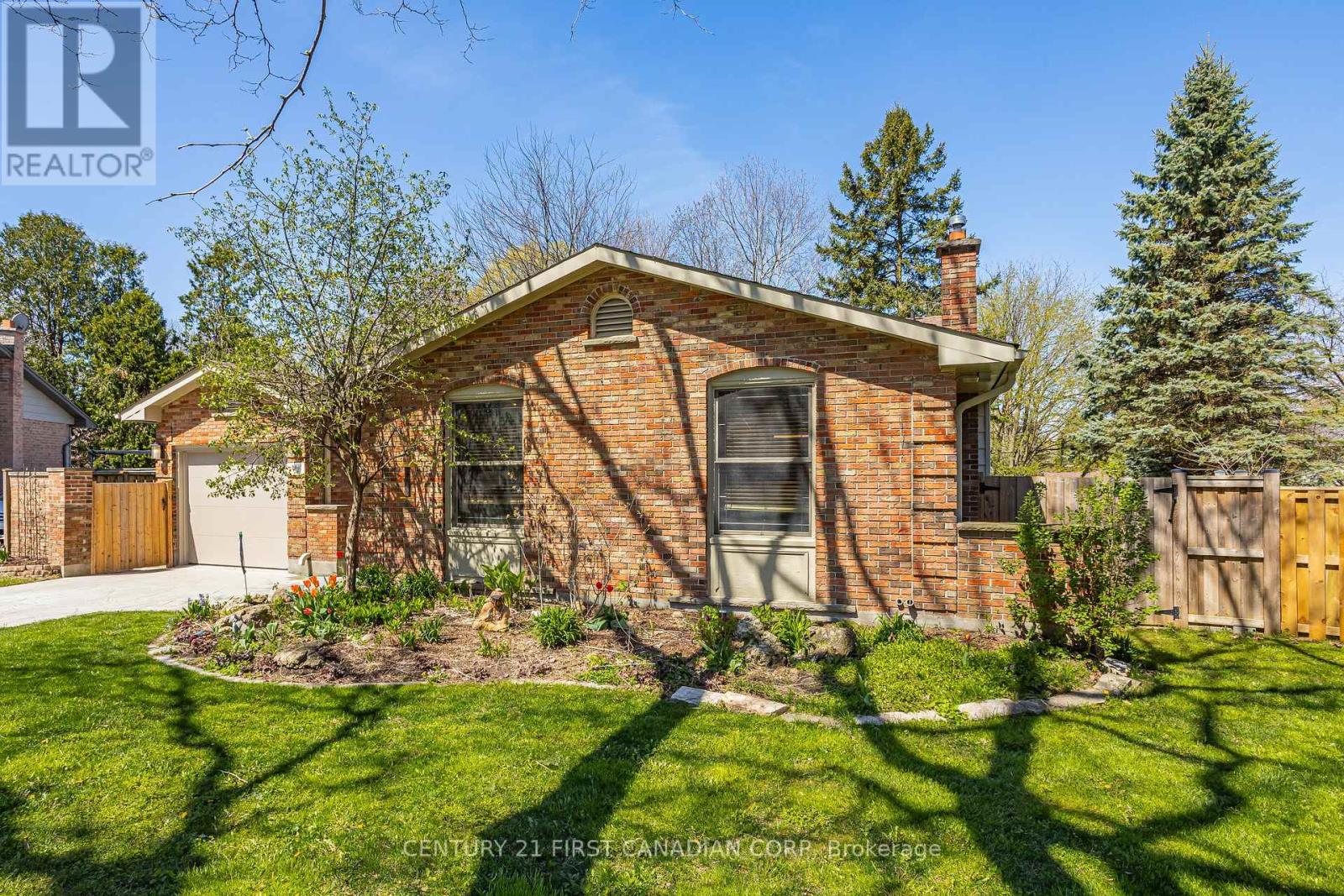 Property at 24 GATINEAU CRESCENT image 3