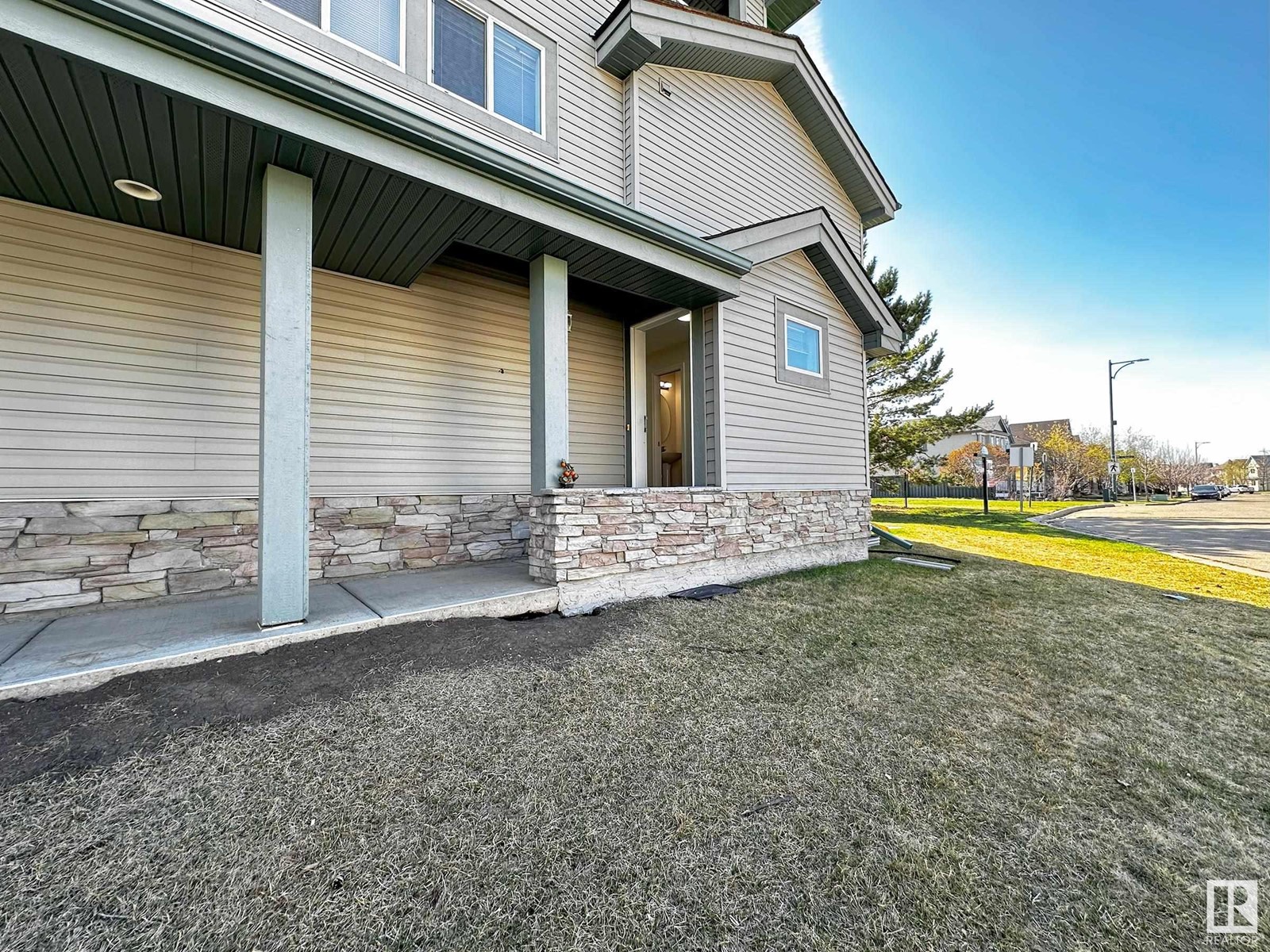 Property at #124 12050 17 AV SW image 3