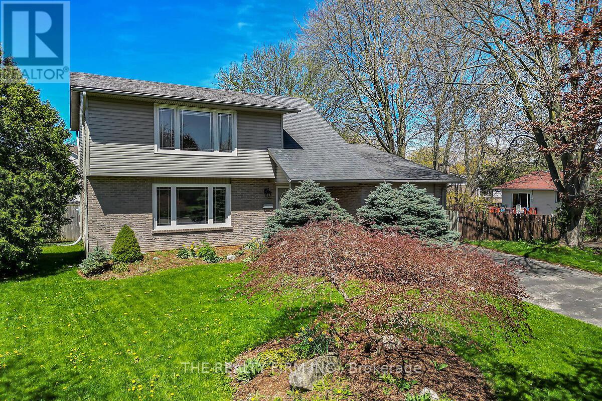 Photo 2 of 44 for 949 Farnham Place