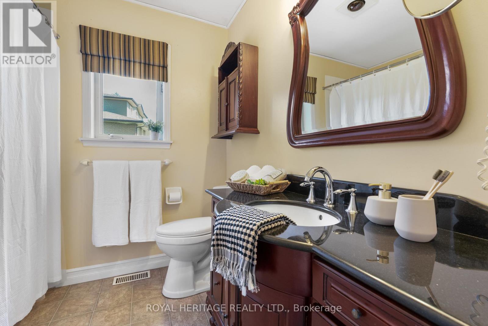 64 Blue Water Avenue, Kawartha Lakes, Ontario  K9V 0K6 - Photo 14 - X12118801