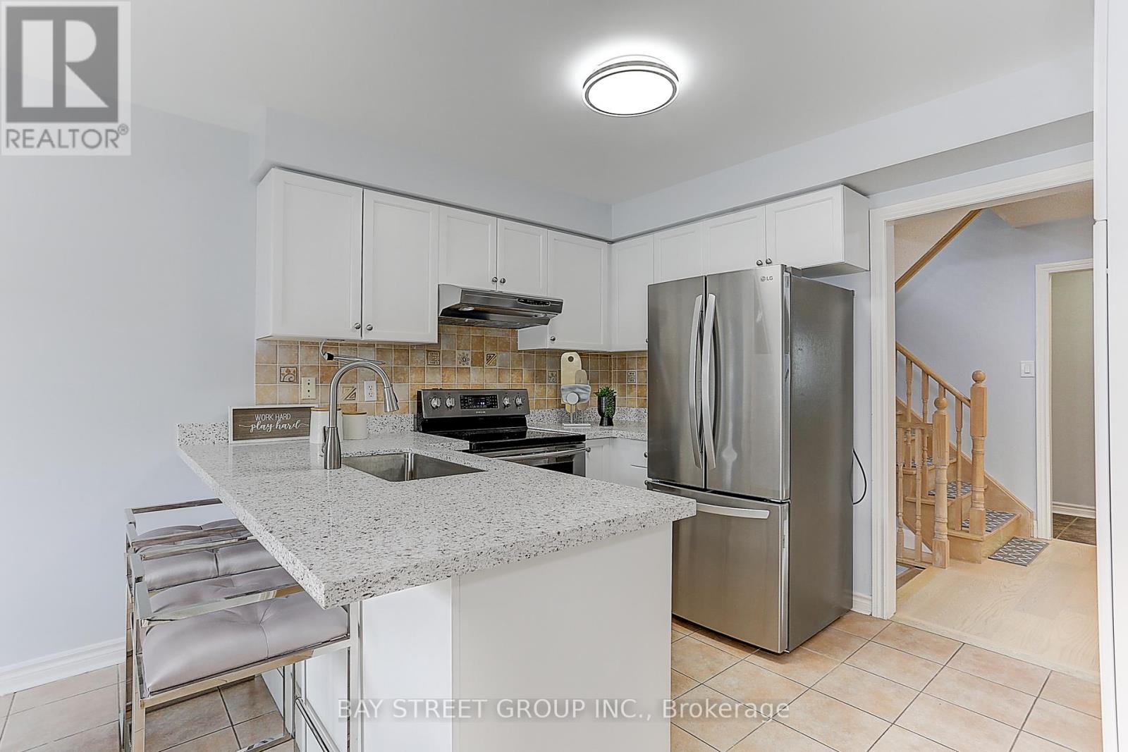 73 Sunridge Street, Richmond Hill, Ontario  L4E 3T7 - Photo 20 - N12118725