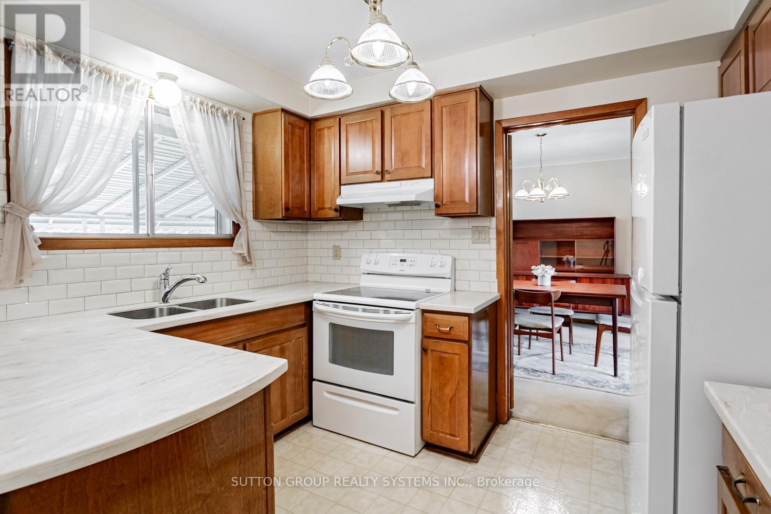 994 Streamway Crescent, Mississauga, Ontario  L4Y 2P4 - Photo 8 - W12118728