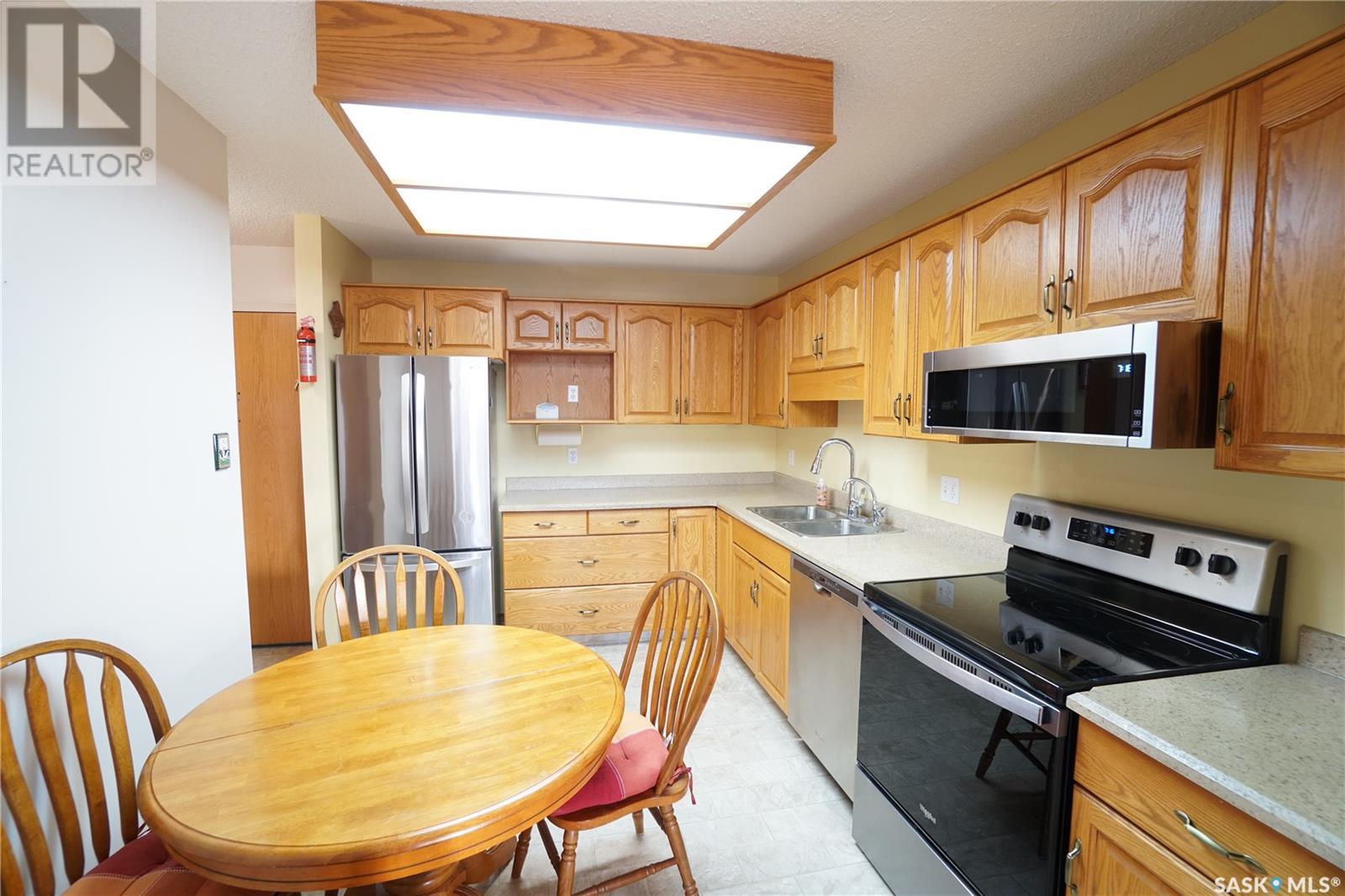 Property at 206 4025 Hill AVENUE image 2