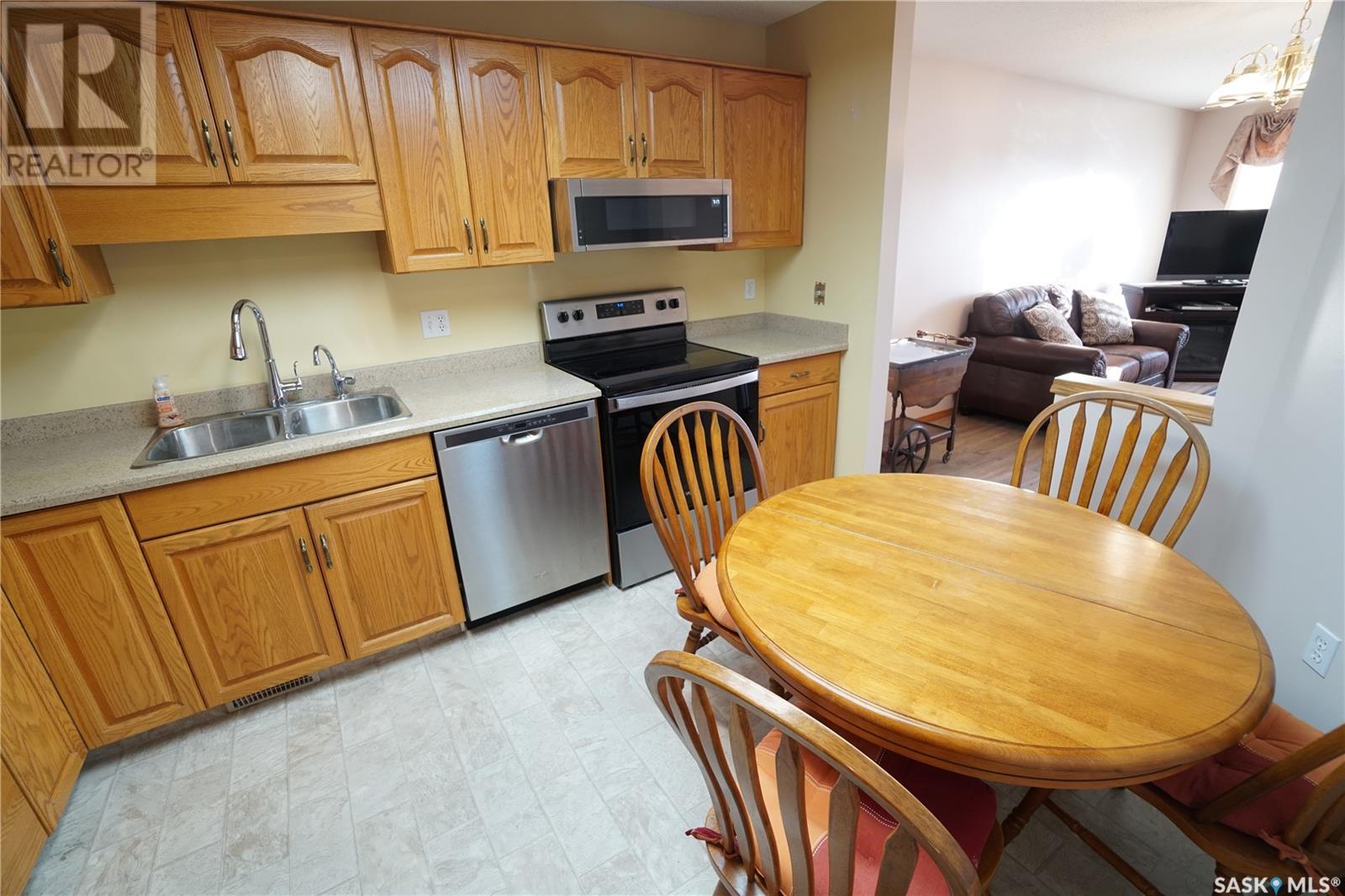 Property at 206 4025 Hill AVENUE image 3