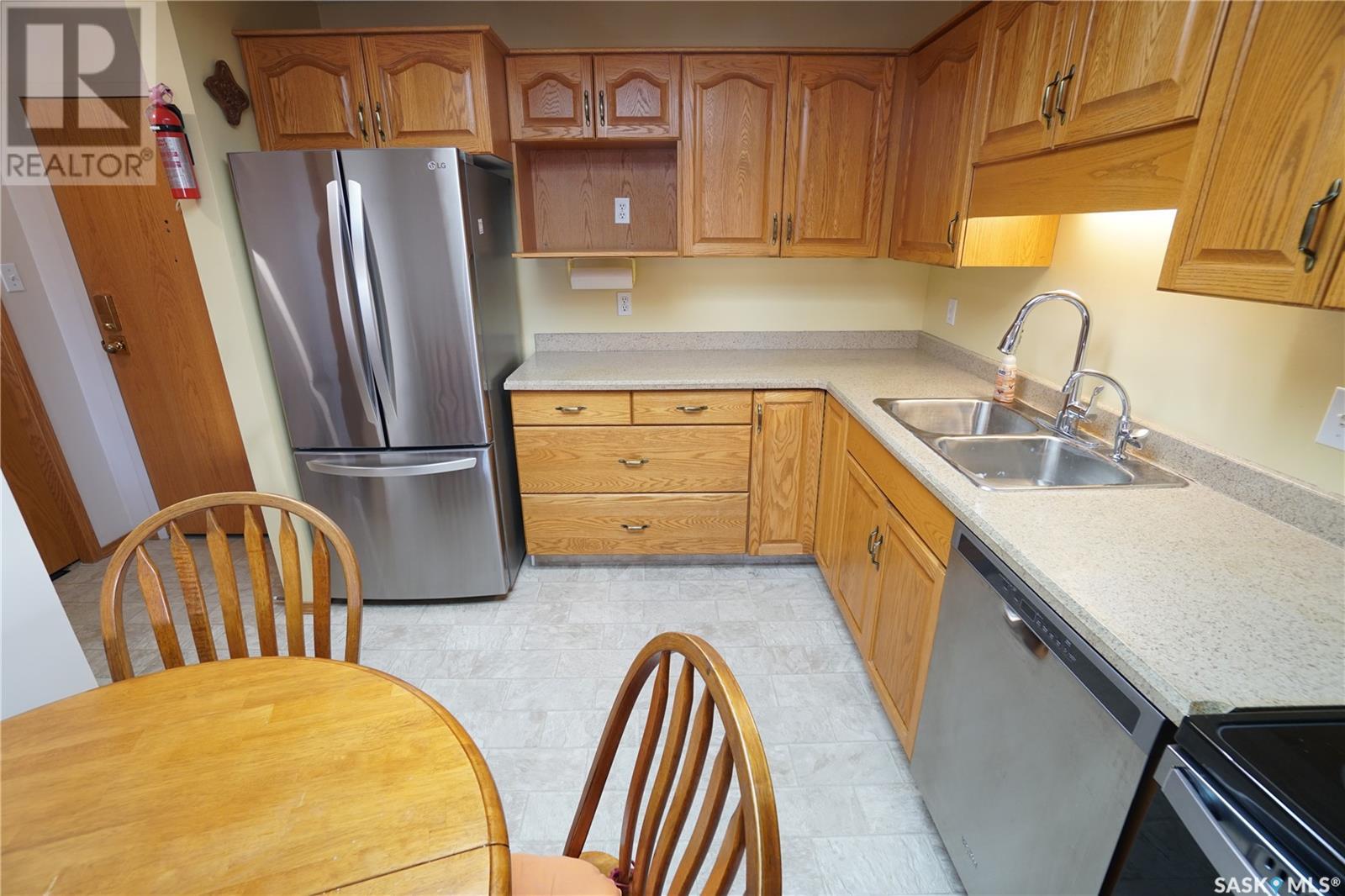 Property at 206 4025 Hill AVENUE image 5