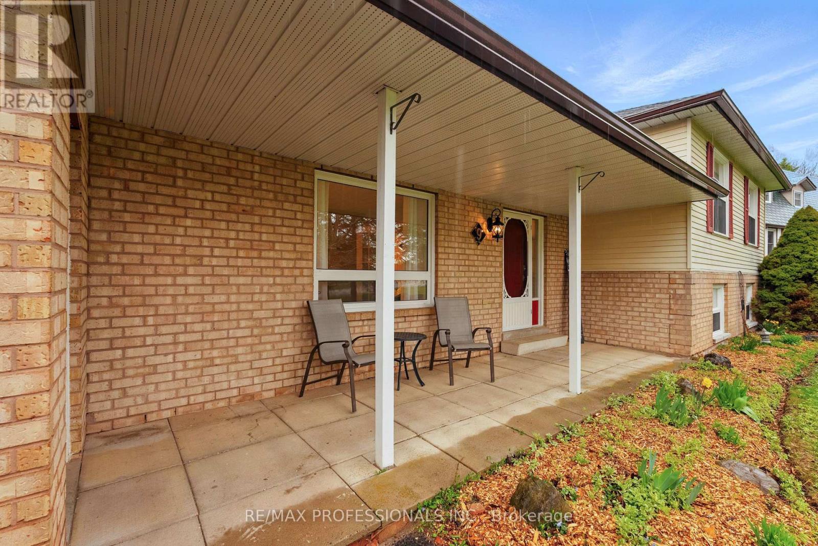 Property at 9 SANDALWOOD DRIVE image 3