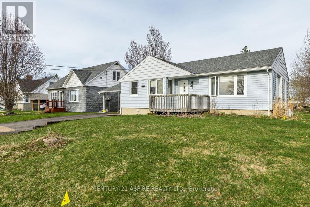 327 Fraser Street, Pembroke, Ontario  K8A 1Y3 - Photo 1 - X12118813
