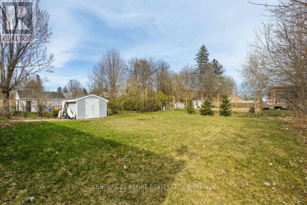 327 Fraser Street, Pembroke, Ontario  K8A 1Y3 - Photo 3 - X12118813