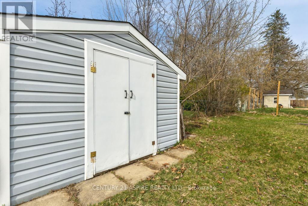 327 Fraser Street, Pembroke, Ontario  K8A 1Y3 - Photo 5 - X12118813