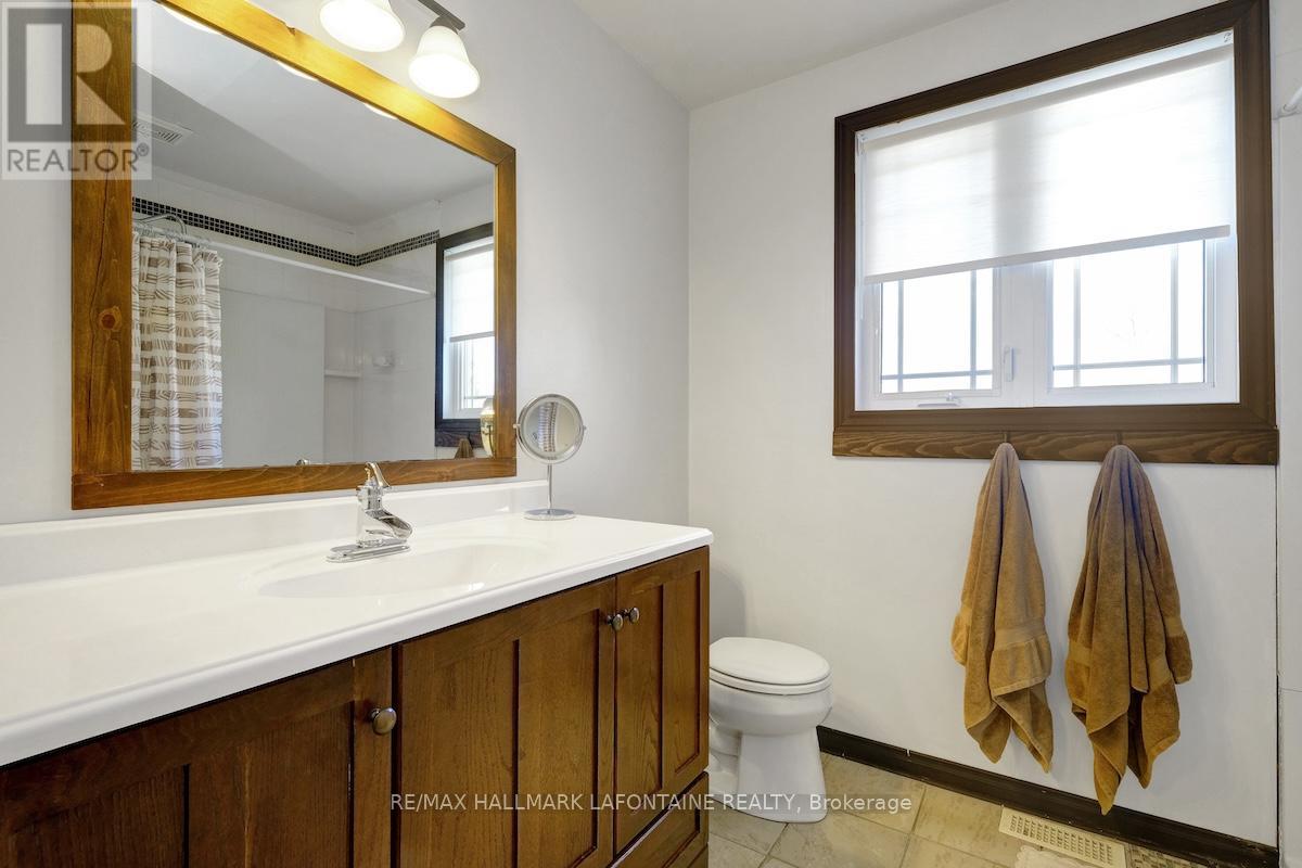388 Mockingbird Drive, Ottawa, Ontario  K1E 2V4 - Photo 24 - X12118792