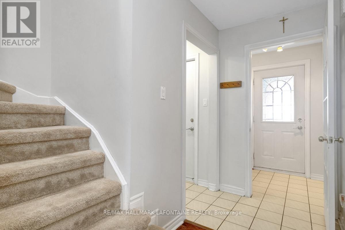 388 Mockingbird Drive, Ottawa, Ontario  K1E 2V4 - Photo 4 - X12118792