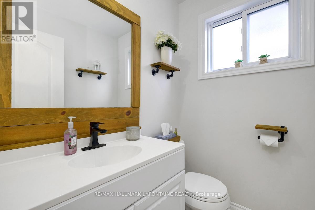 388 Mockingbird Drive, Ottawa, Ontario  K1E 2V4 - Photo 9 - X12118792