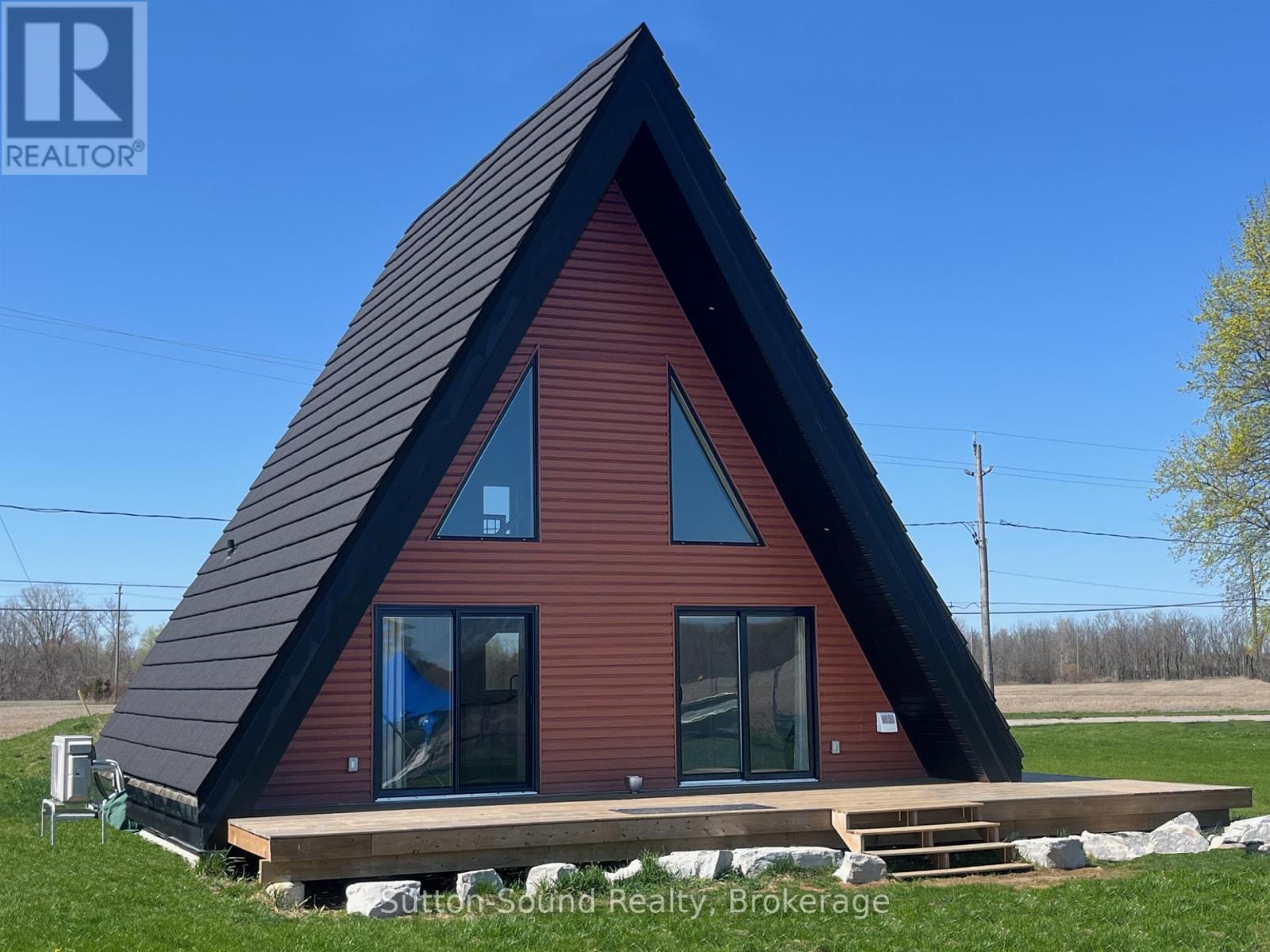 18 Queen Street W, Norfolk, Ontario  N0E 1P0 - Photo 1 - X12118811