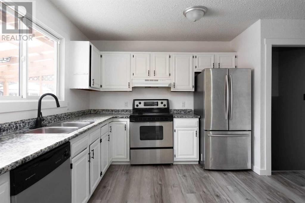 Property at 115 Cochrane Crescent image 3