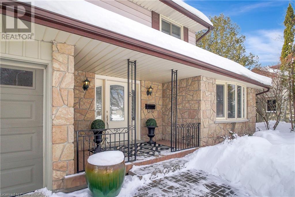 Property at 28 UPPER CANADA Place image 2
