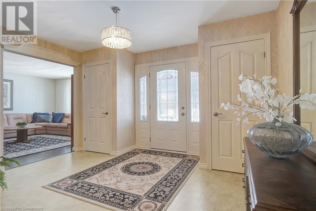 Property at 28 UPPER CANADA Place image 5