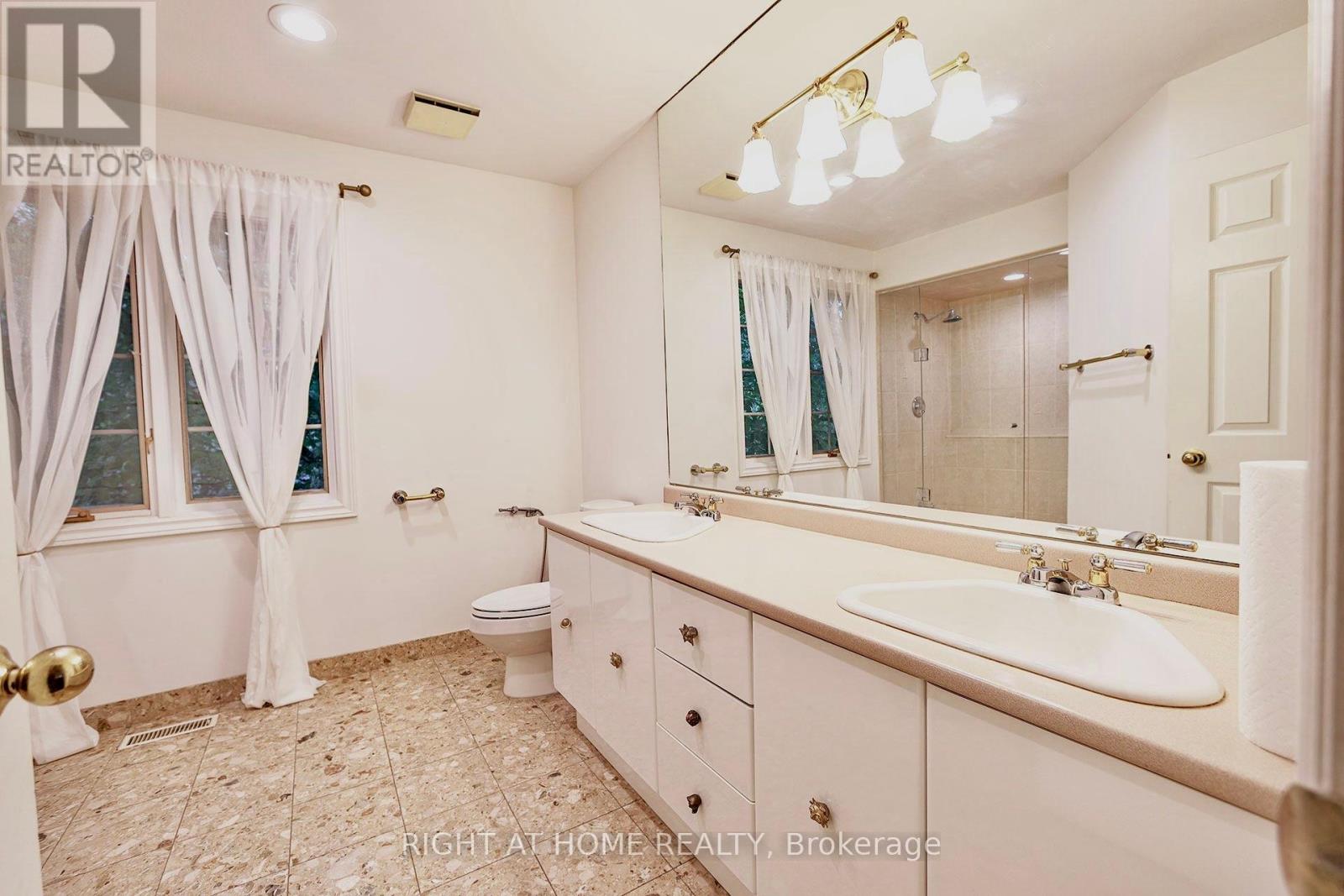 89 Yonge Boulevard, Toronto, Ontario  M5M 3G8 - Photo 21 - C12016620