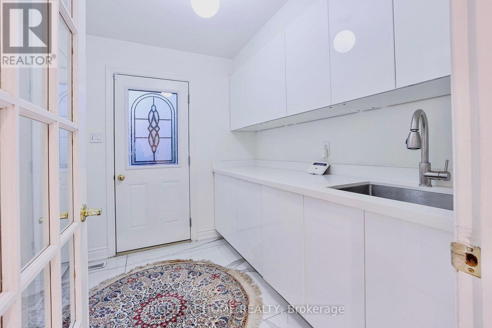89 Yonge Boulevard, Toronto, Ontario  M5M 3G8 - Photo 18 - C12016620