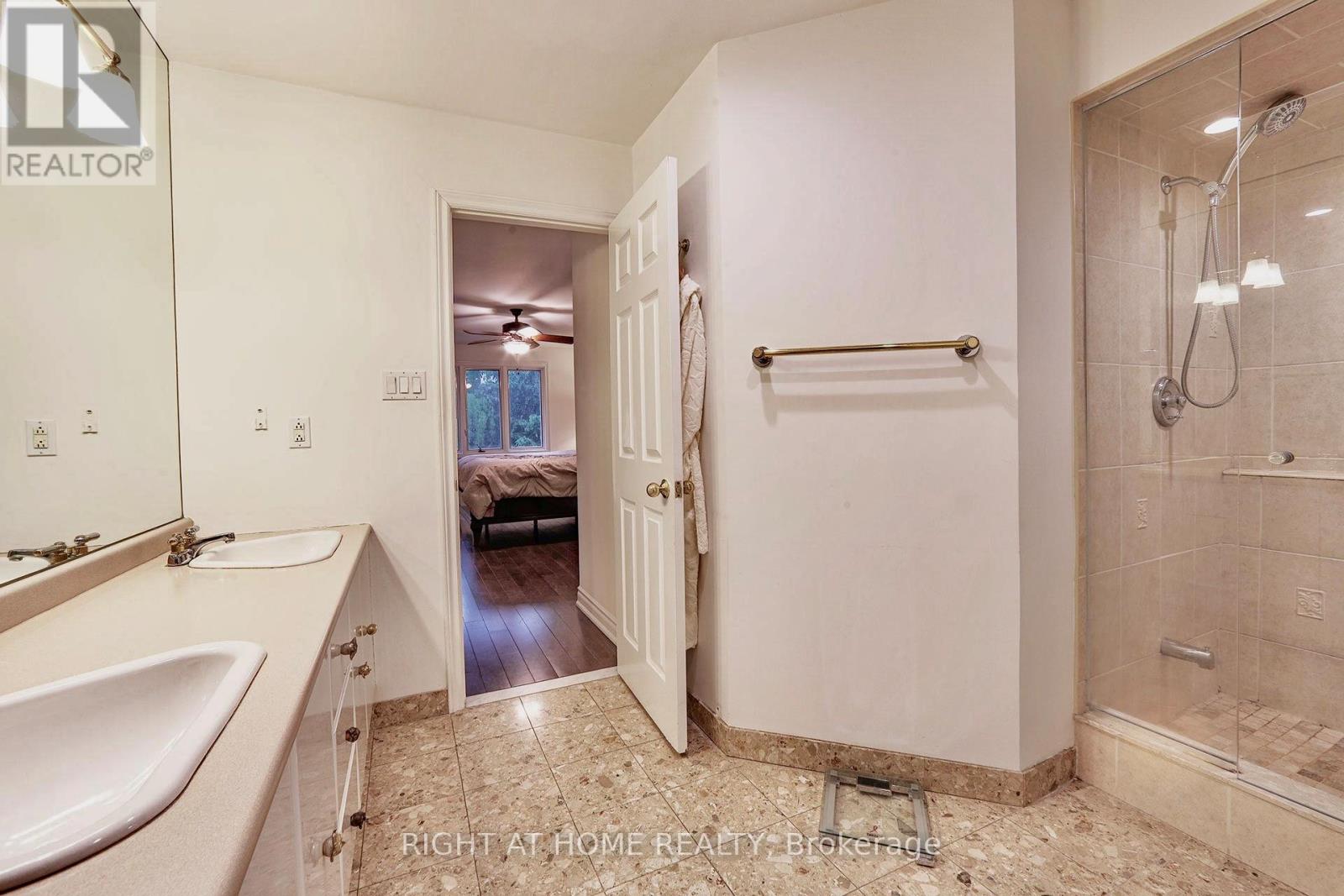 89 Yonge Boulevard, Toronto, Ontario  M5M 3G8 - Photo 22 - C12016620