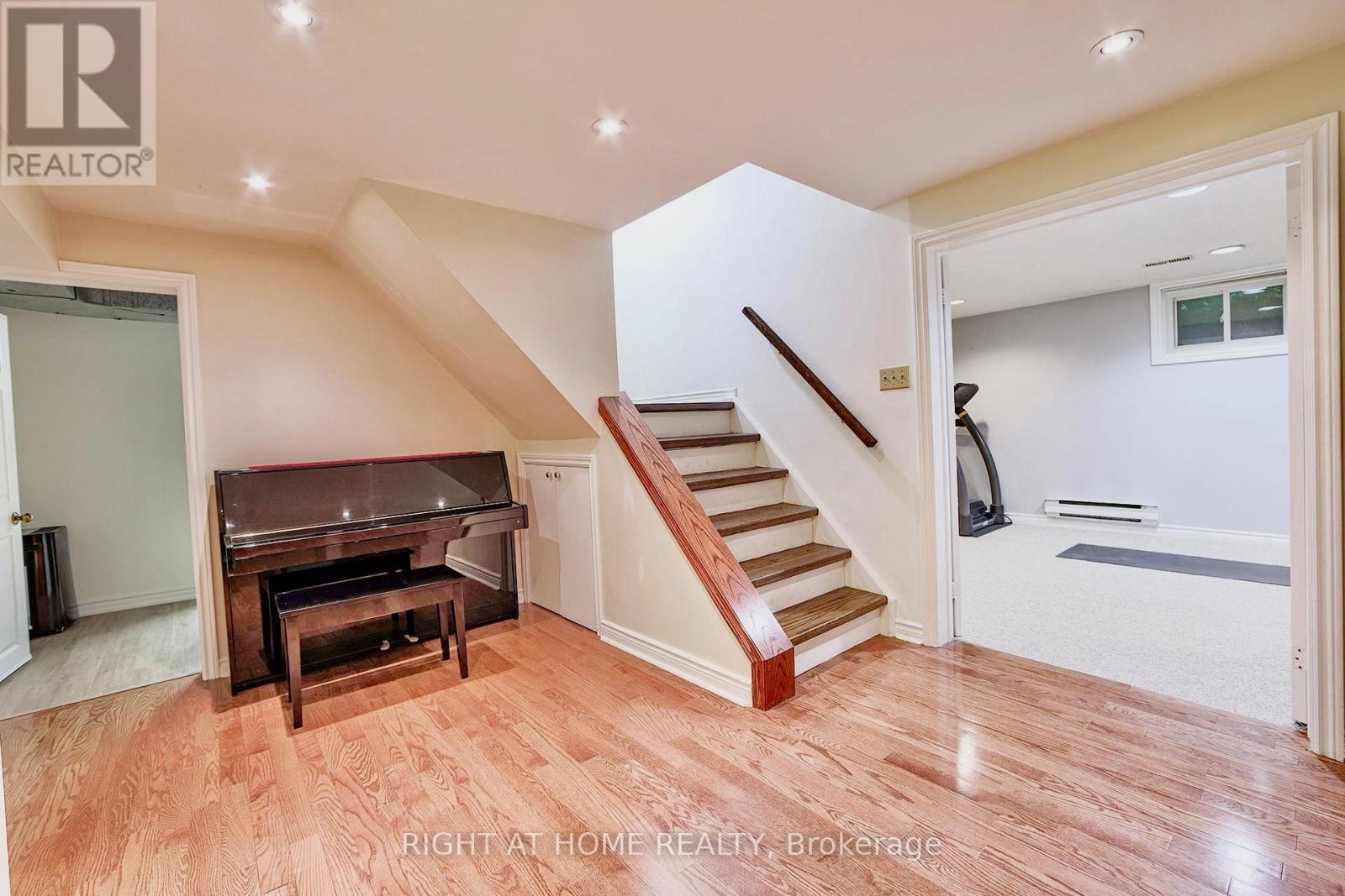 89 Yonge Boulevard, Toronto, Ontario  M5M 3G8 - Photo 30 - C12016620
