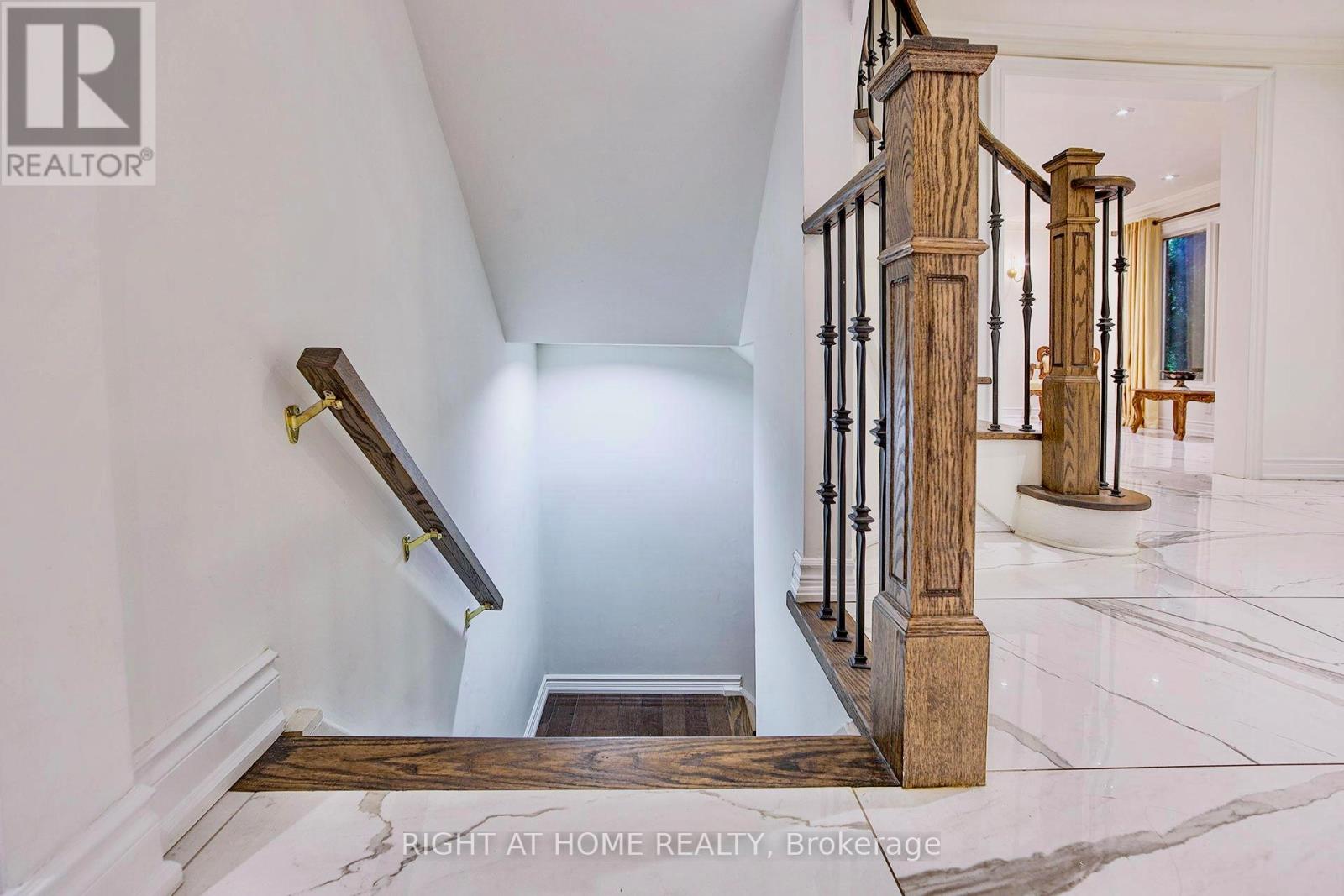 89 Yonge Boulevard, Toronto, Ontario  M5M 3G8 - Photo 29 - C12016620