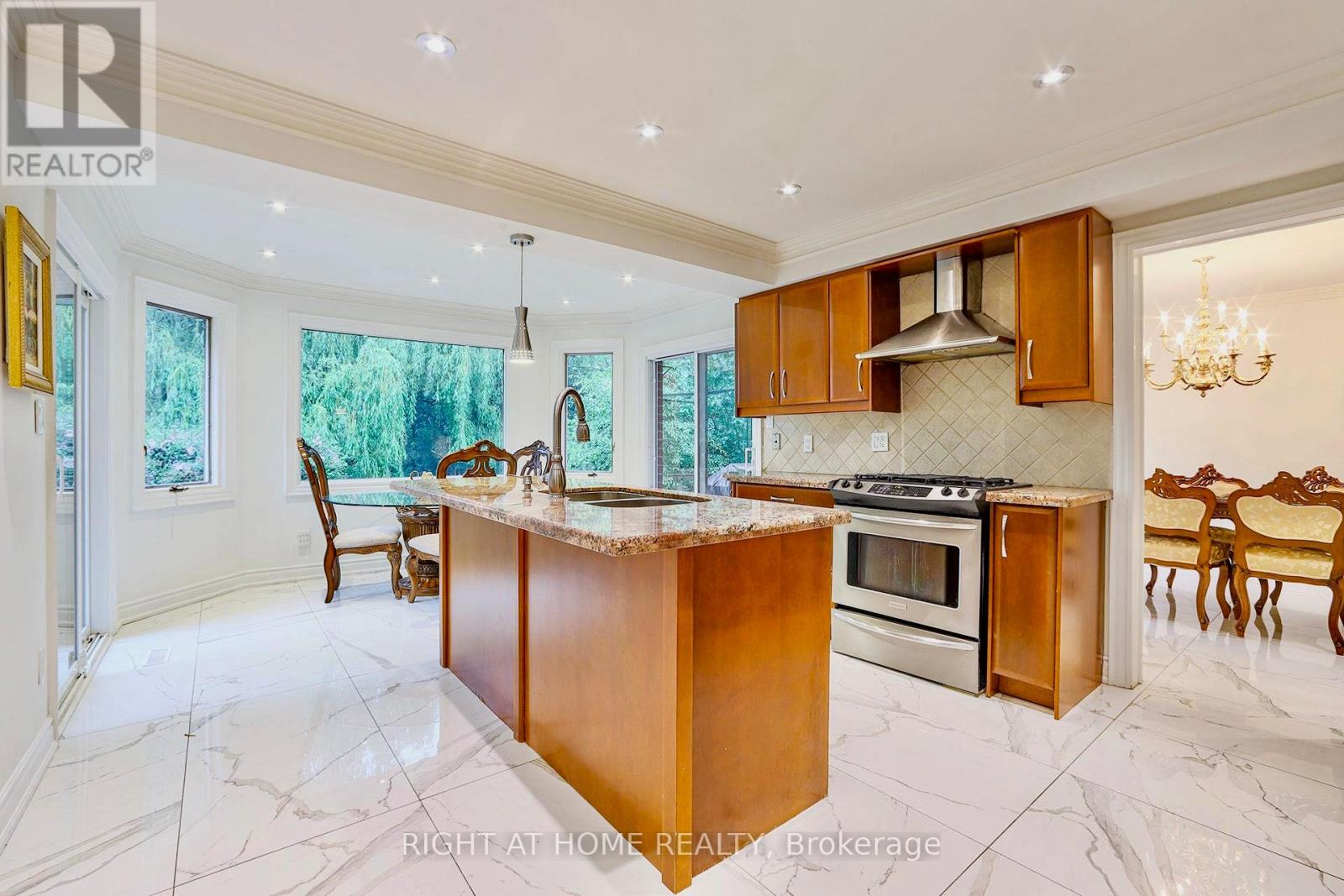 89 Yonge Boulevard, Toronto, Ontario  M5M 3G8 - Photo 6 - C12016620