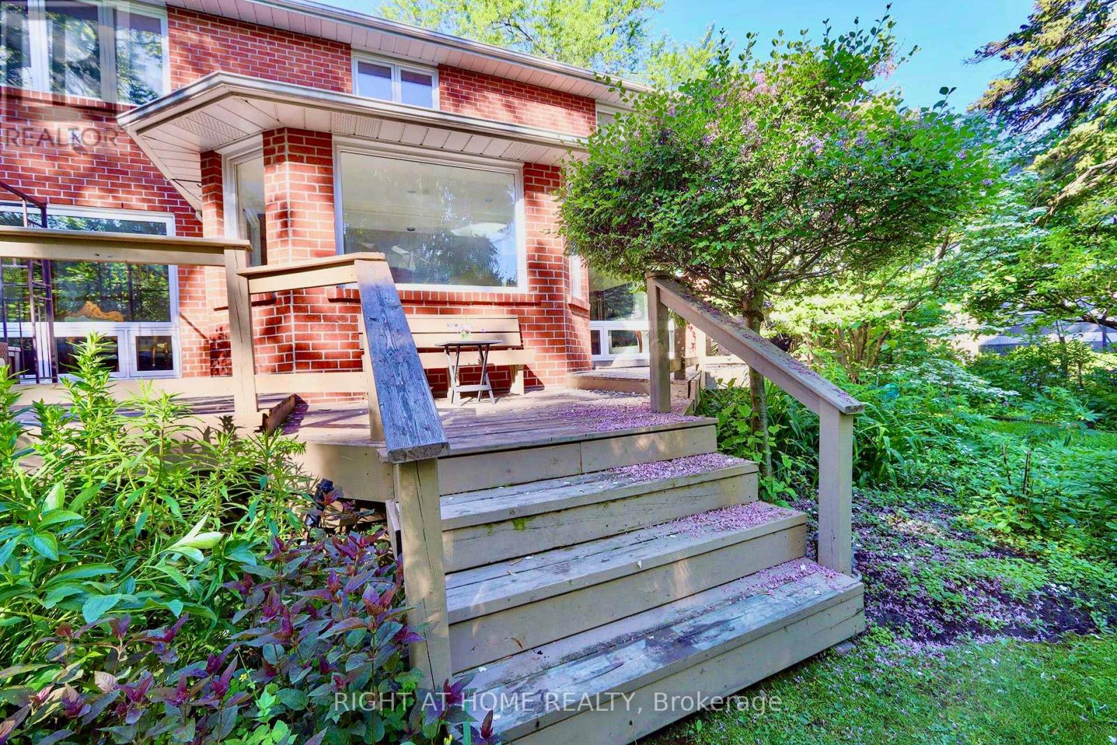 89 Yonge Boulevard, Toronto, Ontario  M5M 3G8 - Photo 39 - C12016620