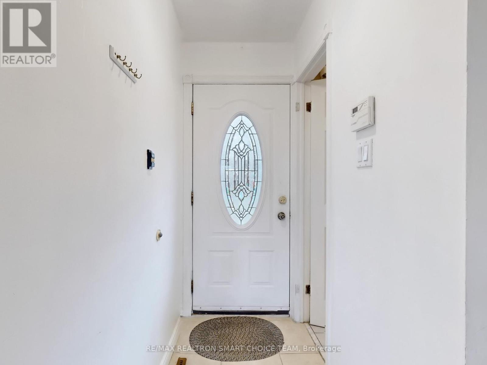 34 San Marino Way, Toronto (Glenfield-Jane Heights), Ontario  M3N 2Y3 - Photo 13 - W12118661